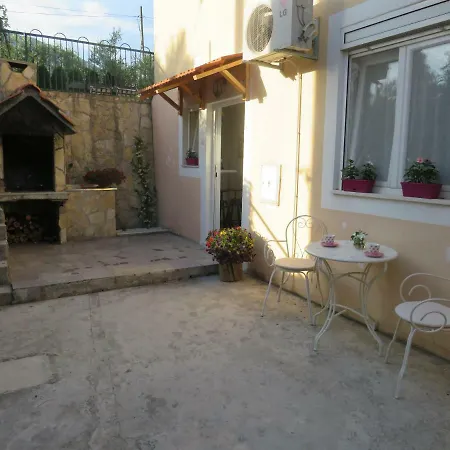 Nicole Apartman *